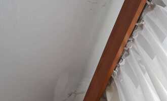 Škrábání stěn a vymalování 4 - 5 místností - stav před realizací