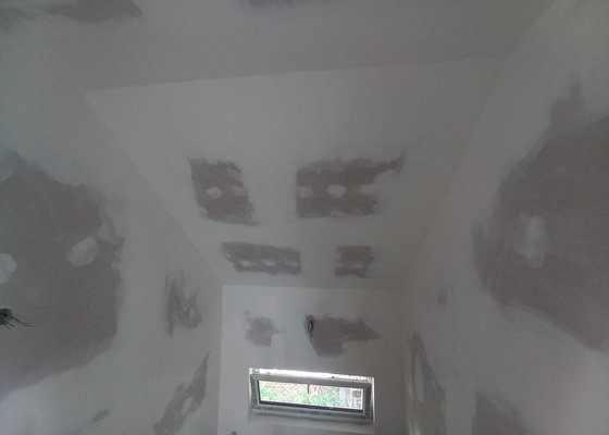 Sádrokartonový strop, stěny, oblozeni schodiste