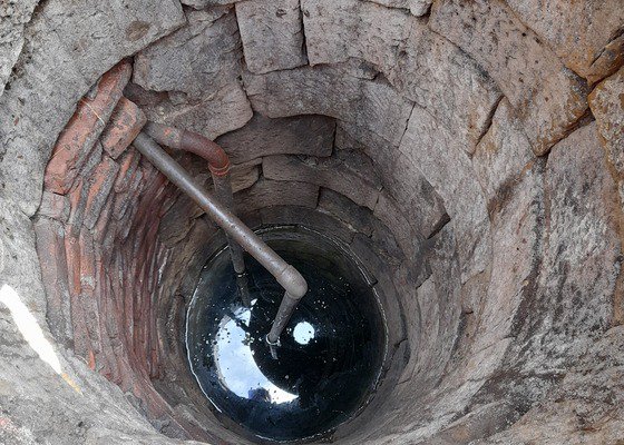 Vyčištění kopané studny a výměna vodárny