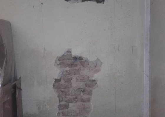 Vybourání zdi a usazení zárubní + další